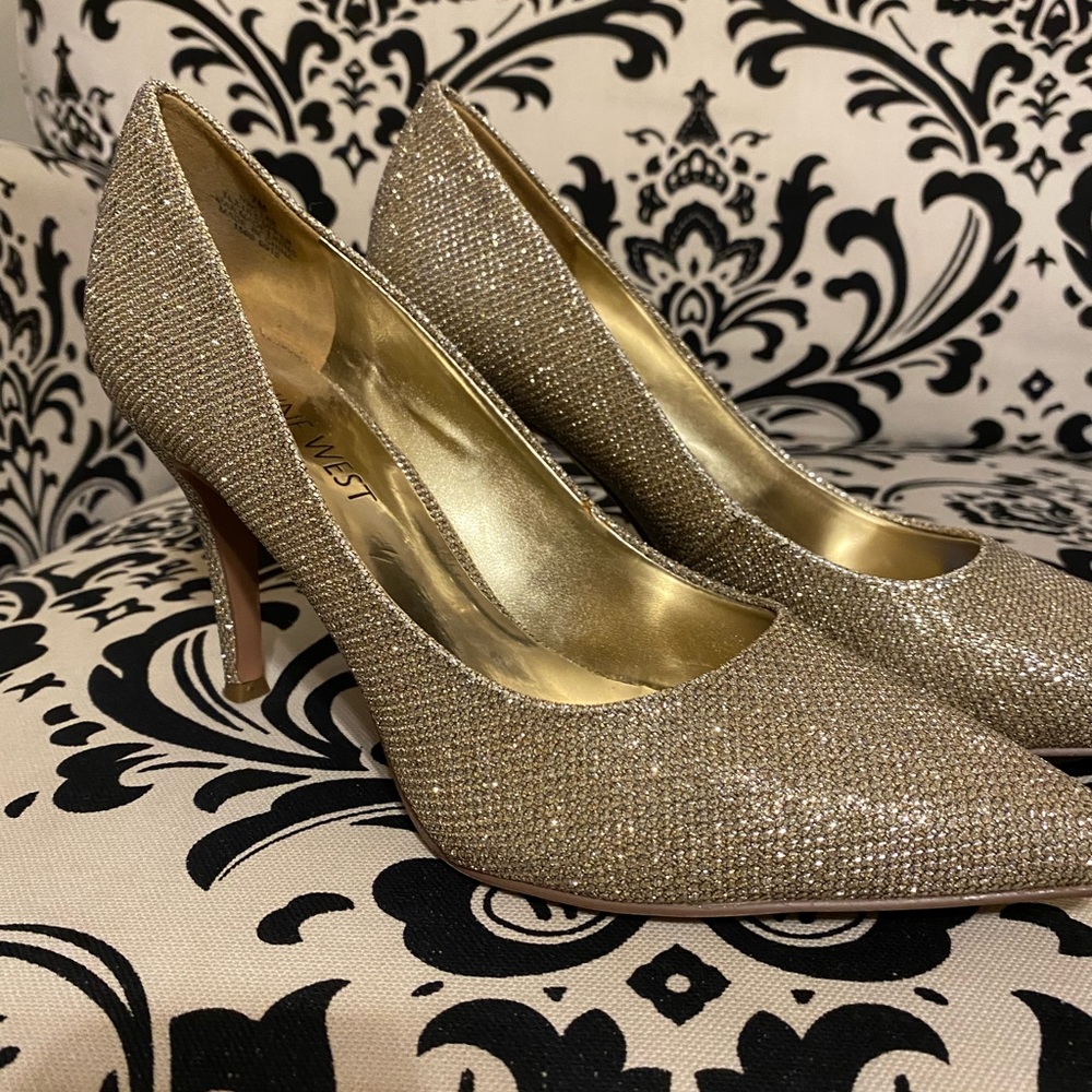 Size 7 Gold Sparkly Nine West Pump